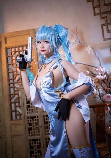 年轻的女教师在线