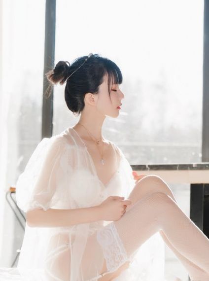 异国女郎在巴黎