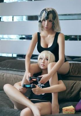 动漫八尺大人被吸乳视频