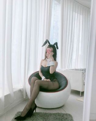 把电击乳夹乖乖戴上被迫调教